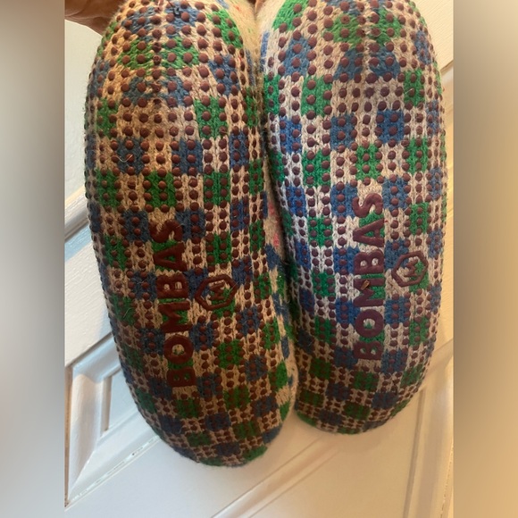 Women’s M Bombas Gripper Slippers - Picture 5 of 5